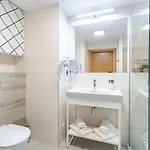 아파트 Almar Seaside Park Private 코워브제크