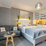아파트 Almar Seaside Park Private 코워브제크