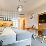 아파트 Almar Seaside Park Private 코워브제크
