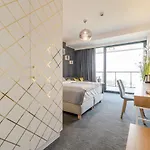 아파트 Almar Seaside Park Private 코워브제크