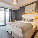 아파트 Almar Seaside Park Private 코워브제크