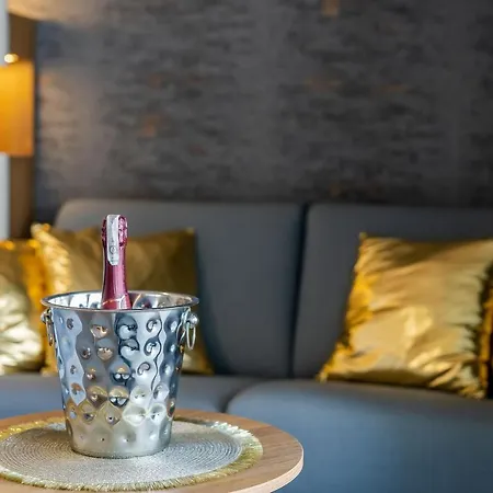 아파트 Almar Seaside Park Private 코워브제크